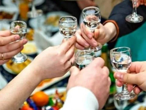 Ăn gì để giải rượu nhanh nhất? 10 thực phẩm giúp đào thải nồng độ cồn hiệu quả