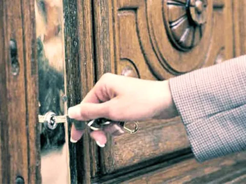 Bạn có biết, đóng cửa “sau 3 giây” là thể hiện thái độ gì?