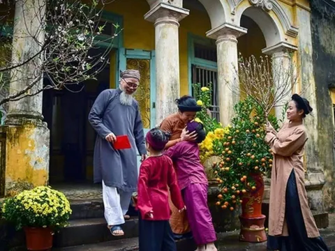 Xông đất đầu năm 2026: Vì sao người Việt thường chọn nam giới? Tuổi đẹp xông đất năm Bính Ngọ