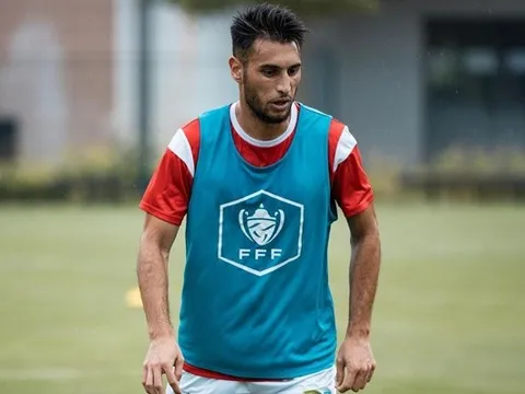 Trung vệ 1m85 cân nhắc rời Pháp về V-League