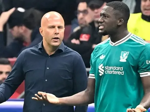 Slot khẳng định Liverpool muốn trói chân Konate