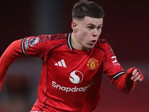 Con trai Wayne Rooney đủ điều kiện ra mắt MU tại Ngoại hạng Anh