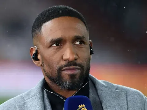 Defoe chê Eze đá như kéo phanh tay khiến Arsenal chia điểm