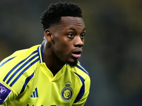 "Thần đồng" Jhon Duran chạy theo đồng tiền và cái giá phải trả