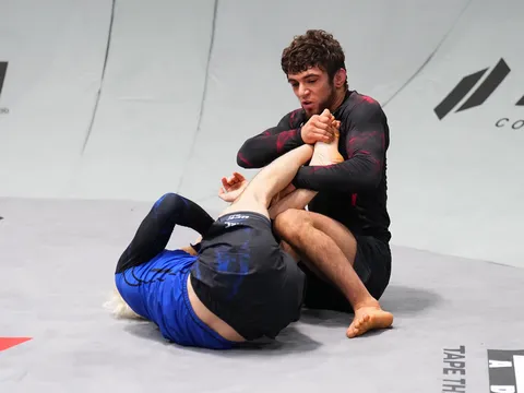 Mikey Musumeci bảo vệ đai, gửi chiến thư đến 'quái vật' UFC Arman Tsarukyan