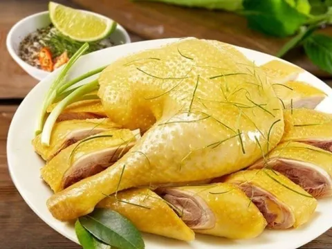 Luộc gà đừng dùng nước lã: Làm cách này để da vàng, thịt ngọt, không đỏ xương