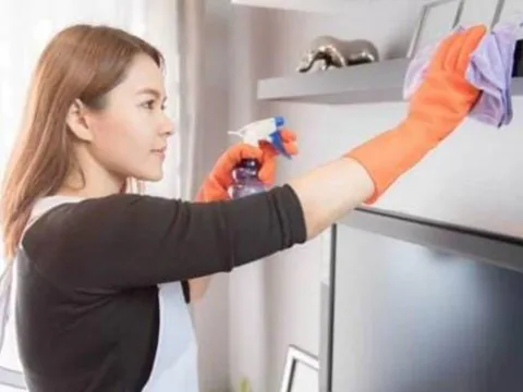 Mẹo dọn nhà cuối năm cực hay: Xé vụn giấy báo rải xuống sàn, tưởng ngớ ngẩn mà hiệu quả bất ngờ