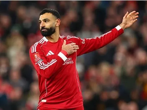 Salah xóa tan tin đồn rời Anfield bằng hành động đầy cảm xúc