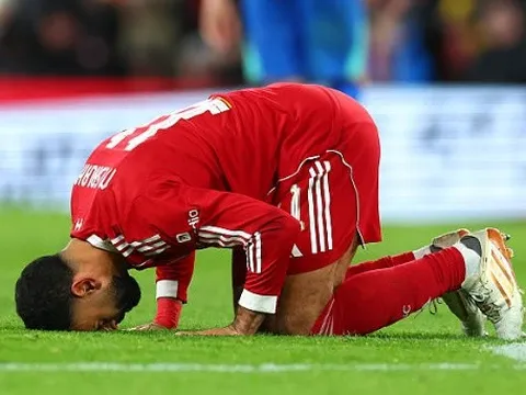 Cú vỗ ngực của Salah và lời cam kết đắt giá nhất với Liverpool