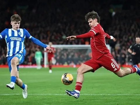 Kerkez lột xác đe dọa vị thế của Robertson