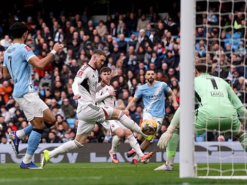 Tại sao Man City gặp khó trước Salford?