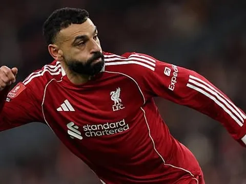 Salah phớt lờ đại gia Ả Rập để tập trung cùng Liverpool
