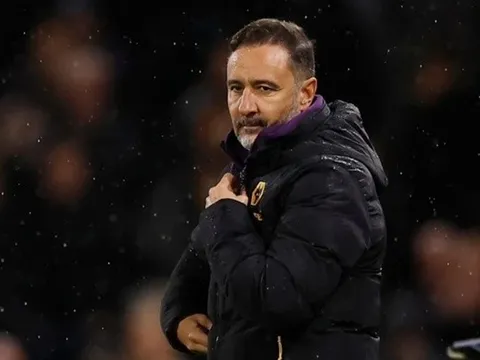 Forest chơi dao với bản sao lỗi của Nuno Santo