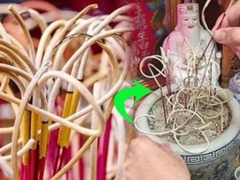 Bao sái bàn thờ, rút tỉa chân nhang: Tránh ngay 2 khung giờ xấu kẻo phạm điều kiêng kỵ với Tổ Tiên