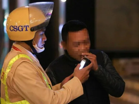 Người uống rượu bia rồi đi bộ về nhà có bị thổi nồng độ cồn?