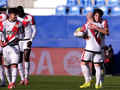 Giữ sức đá Champions League, Atletico trả giá đắt trước Rayo