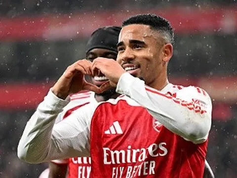 Arsenal ghi 4 bàn trong 30 phút, lập kỷ lục lịch sử tại FA Cup