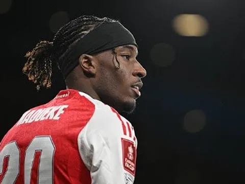 Madueke sở hữu nhiều bàn thắng không phạt đền hơn Cole Palmer