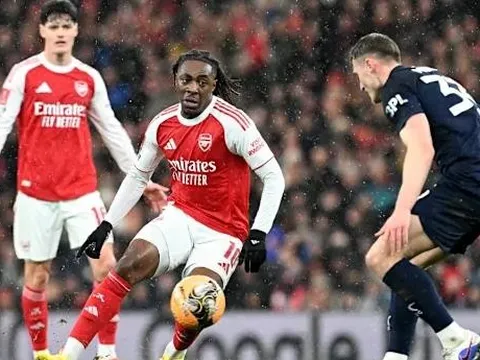 Eze thể hiện phẩm chất ngôi sao, Arteta thừa nhận sự hài lòng