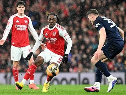 Nhạc trưởng Eze thổi làn gió mới vào hàng công Arsenal