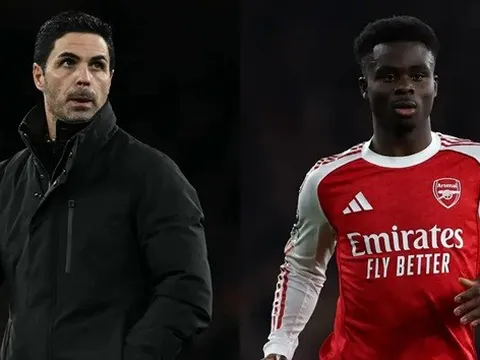 Saka hóa số 10 giúp Arteta giải bài toán Odegaard