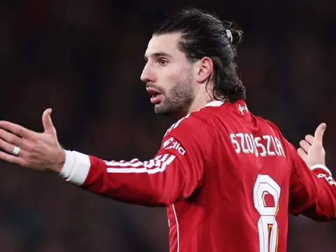 Liverpool bị giục trói chân Szoboszlai trước mũi Real