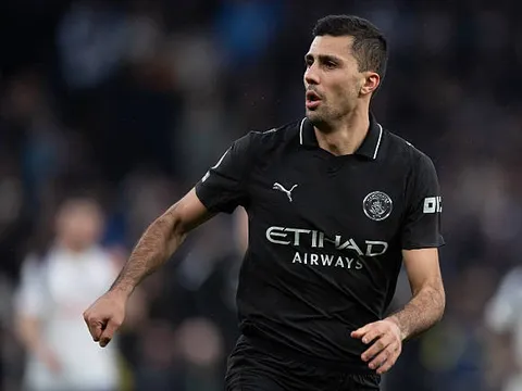 Pep Guardiola lên tiếng vụ Rodri bị FA sờ gáy