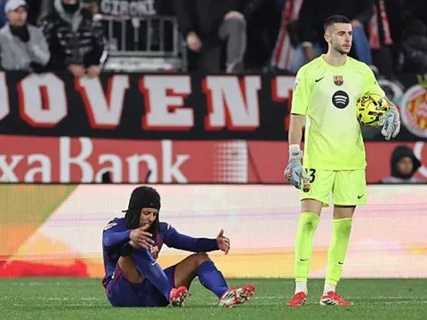 Joan Garcia đơn độc gồng gánh hàng thủ Barca