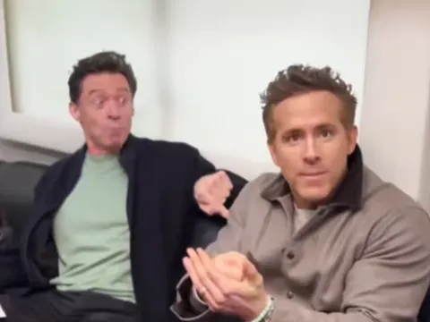 Ryan Reynolds choáng váng khi Wrexham đụng độ Chelsea