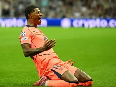MU hối hận vì điều khoản bán rẻ Rashford cho Barca