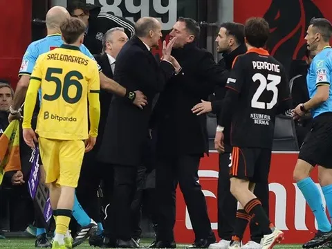 Allegri mắng Fabregas là trẻ ranh tập làm HLV