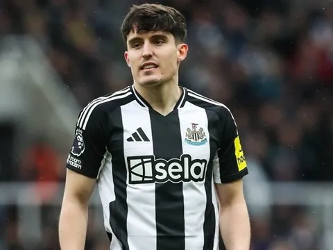 Tin đồn chuyển nhượng tối 19/2: Arsenal trói chân Saka đến 2031; Man City áp sát Livramento