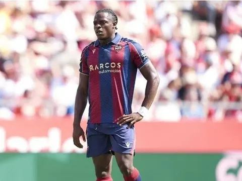 Eyong từ chối đề nghị 30 triệu euro từ Nga để chờ MU