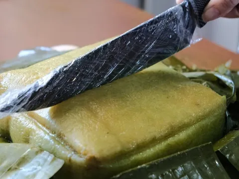 Mẹo cắt bánh chưng không dính dao, không cần dùng lạt