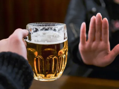 Việc 'ép' buộc người khác uống rượu bia bị phạt như thế nào?