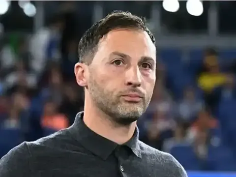 HLV Tedesco thừa nhận Fenerbahce thua Forest toàn diện