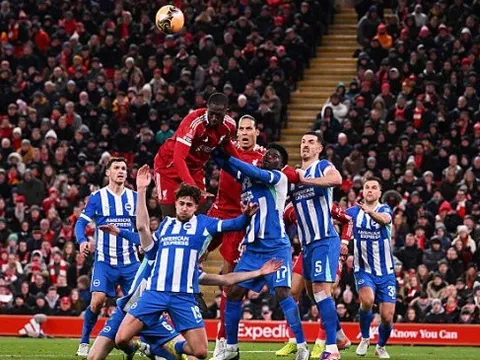 Jan Molby cảnh báo Liverpool về hiểm họa tại sân City Ground