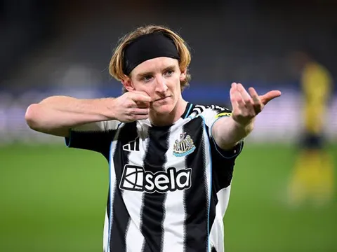 Gordon thăng hoa, phũ phàng với tin đồn chuyển nhượng