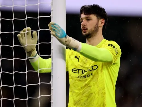 Vì sao James Trafford từ chối Newcastle để chọn Aston Villa?