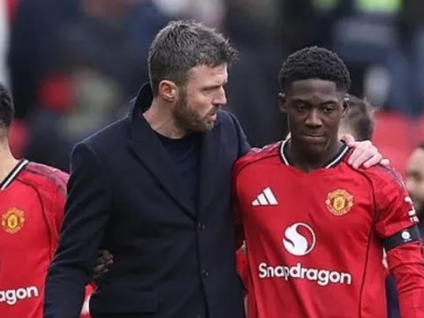Michael Carrick lý giải sự thăng hoa của Kobbie Mainoo