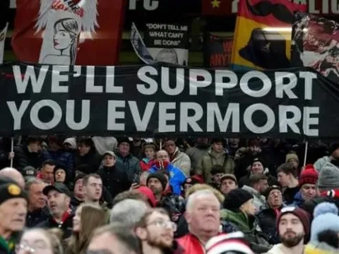 Old Trafford đìu hiu, Man Utd trả giá đắt vì mất vé dự cúp châu Âu