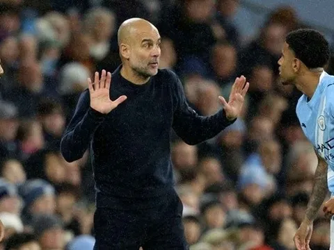 Pep Guardiola dửng dưng khi Man City áp sát Arsenal
