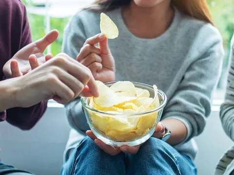 3 nhóm thực phẩm âm thầm đẩy nhanh lão hóa da và khiến da kém tươi sáng