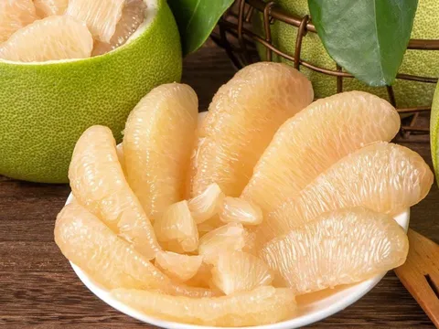 Người đang dùng 5 loại thuốc này không nên ăn bưởi