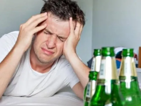 Say rượu uống gì nhanh tỉnh? 7 thức uống giải rượu giảm đau đầu, mệt mỏi hiệu quả nhất