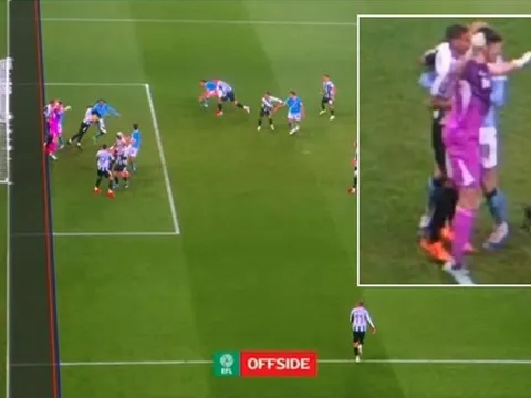 Trọng tài Anh không còn muốn làm bia đỡ đạn cho VAR