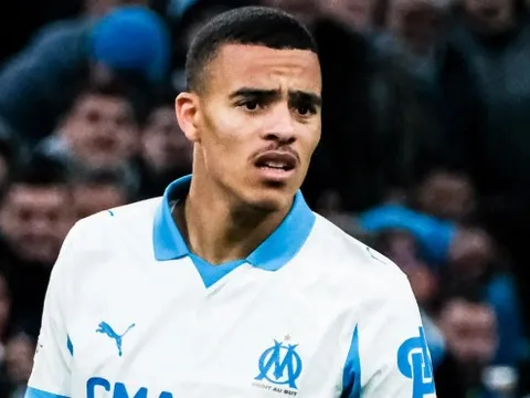 Greenwood đá hỏng 11m, phá hỏng ngày ra mắt tân HLV Marseille