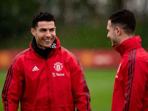 Dalot làm điều Ronaldo tiên tri với sao trẻ Sesko