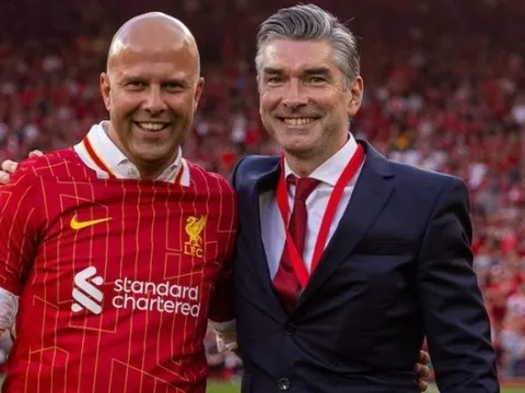 Vì sao Liverpool không được phép để MU nẫng tay trên Mateus Mane?