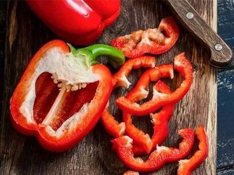 Loại quả màu đỏ này ăn vào đẹp da, sáng mắt và có tác dụng phòng ngừa ung thư